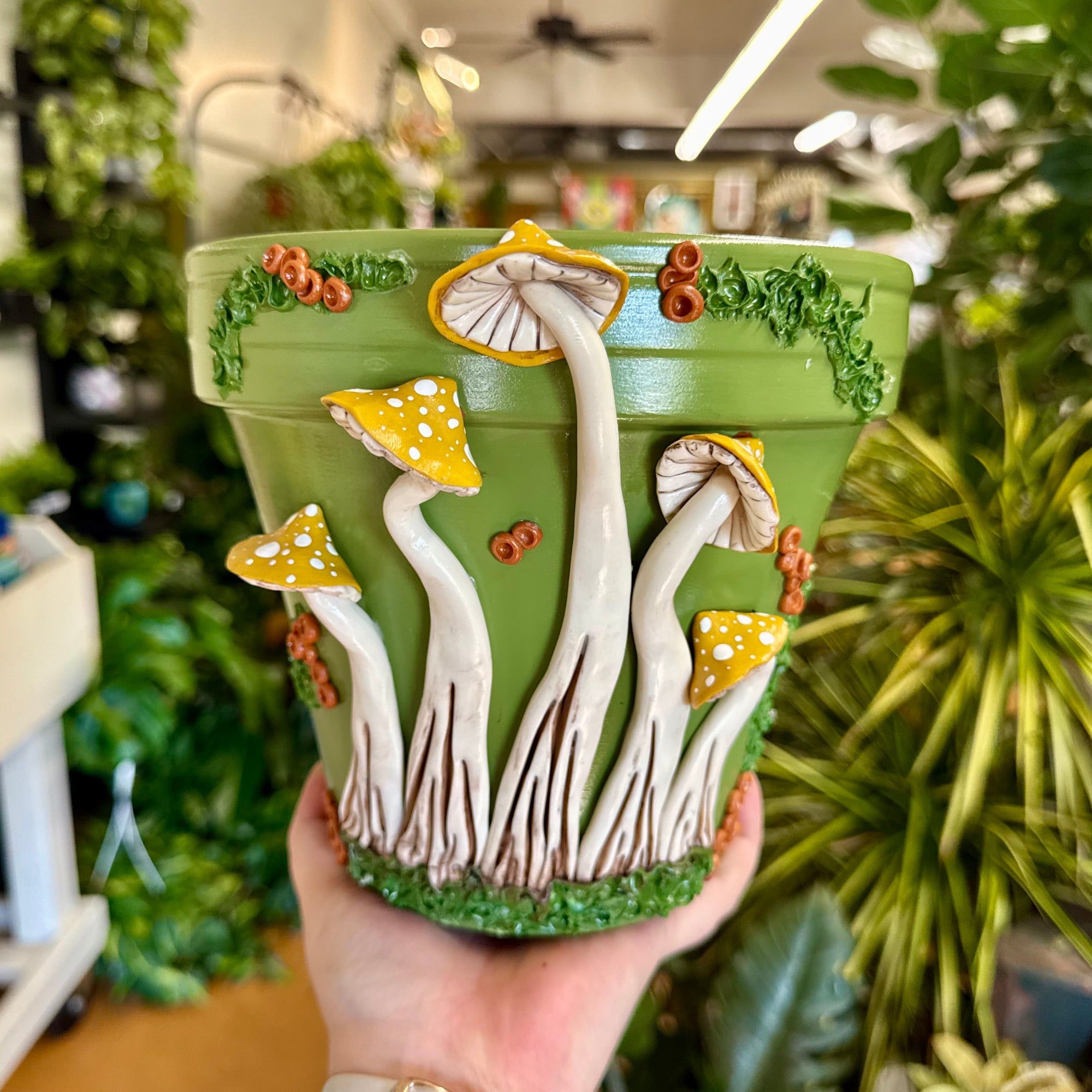 8" Mushie Pot: Green w/ Mustard Mushies